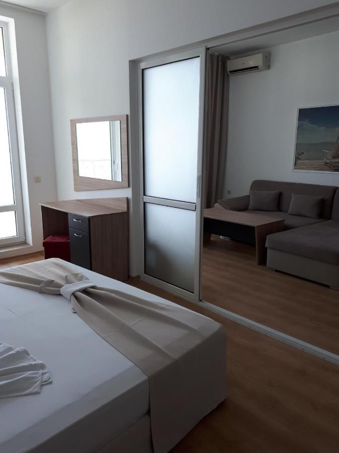 Silver Beach Byala: Beachfront Panorama with Parking Byala  Exterior photo