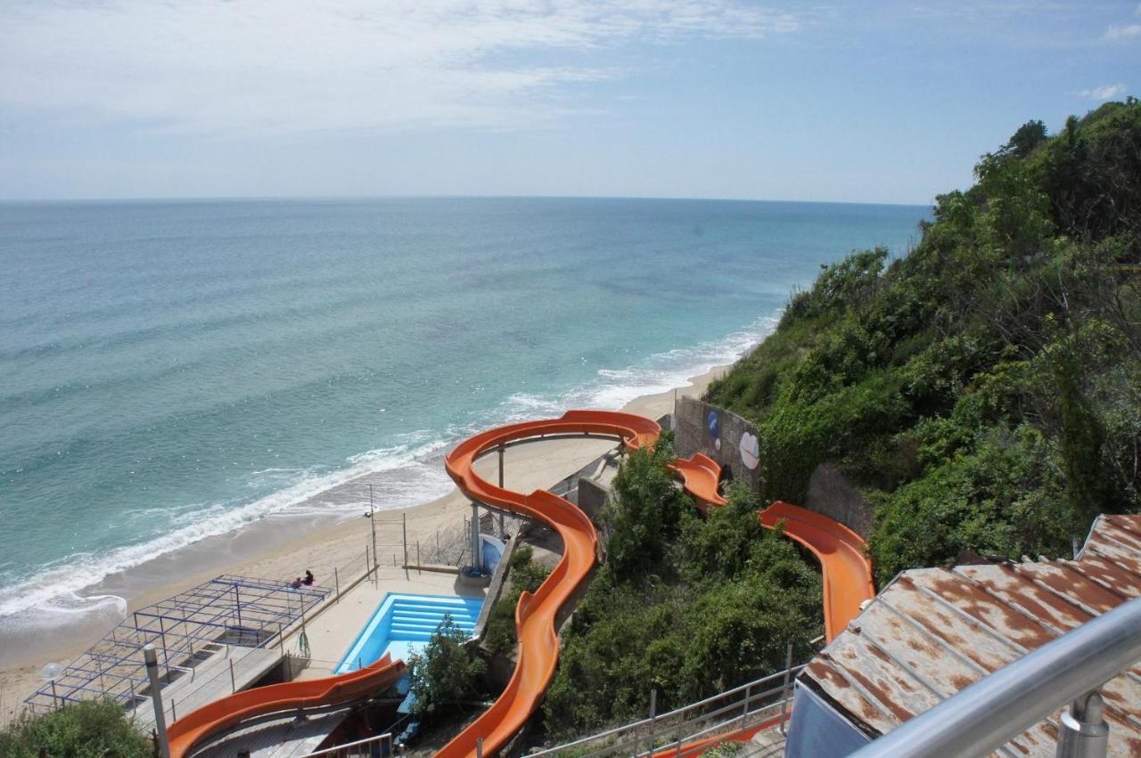 Silver Beach Byala: Beachfront Panorama with Parking Byala  Exterior photo