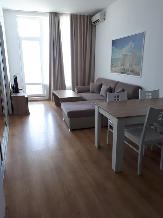 Silver Beach Byala: Beachfront Panorama with Parking Byala  Exterior photo