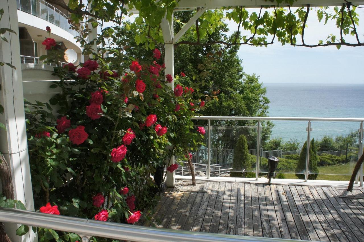 Silver Beach Byala: Beachfront Panorama with Parking Byala  Exterior photo